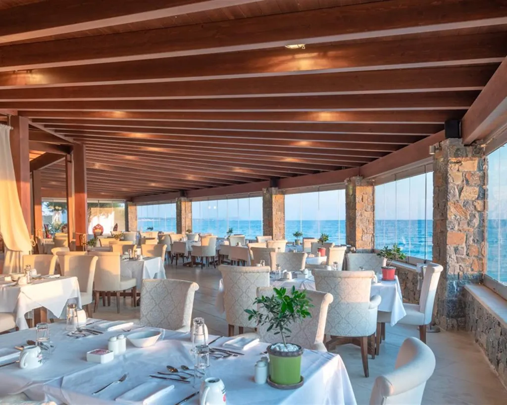 Ikaros Beach Luxury Resort & Spa Adults Only, Iraklion, Grčka — plaža