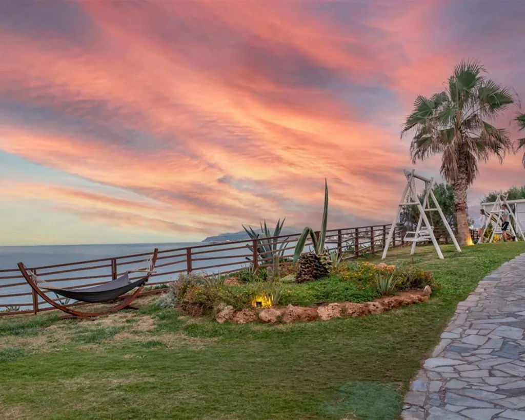 Ikaros Beach Luxury Resort & Spa Adults Only, Iraklion, Grčka — plaža