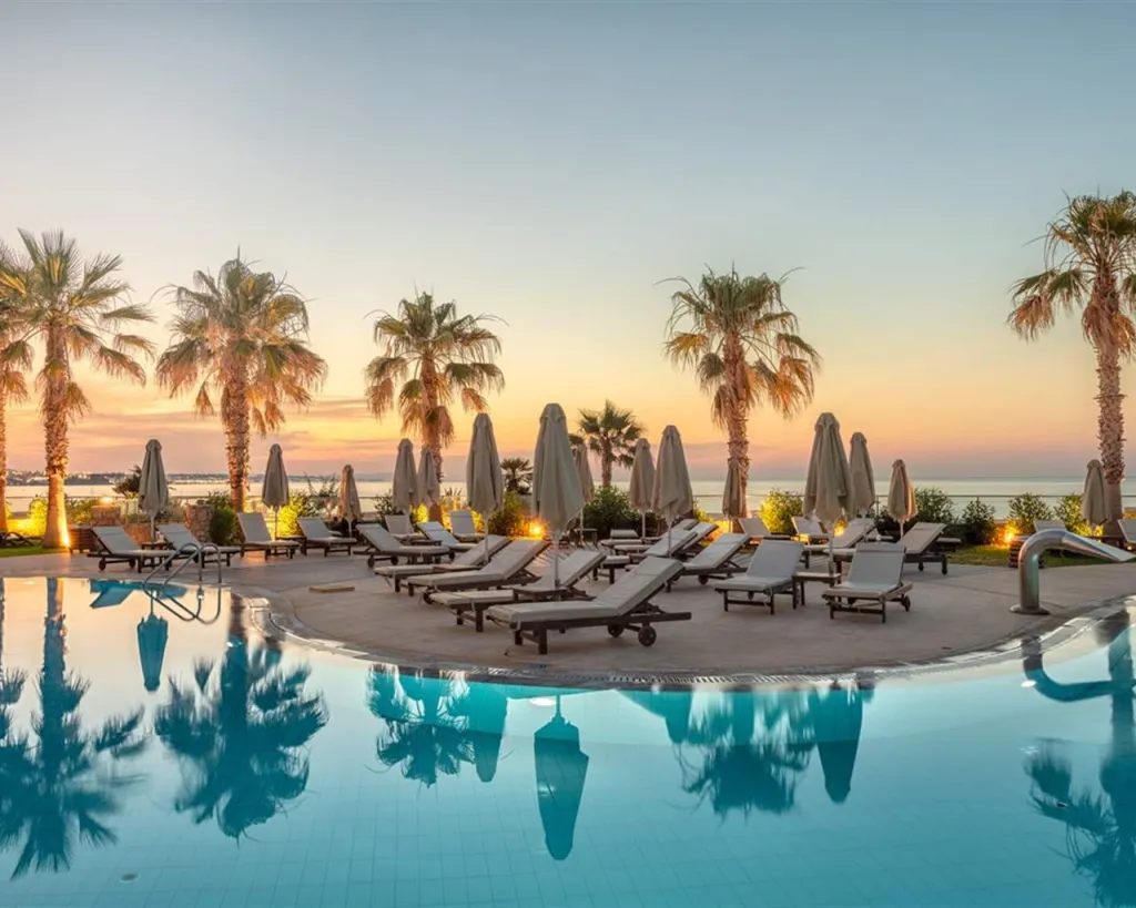Ikaros Beach Luxury Resort & Spa Adults Only, Iraklion, Grčka — plaža