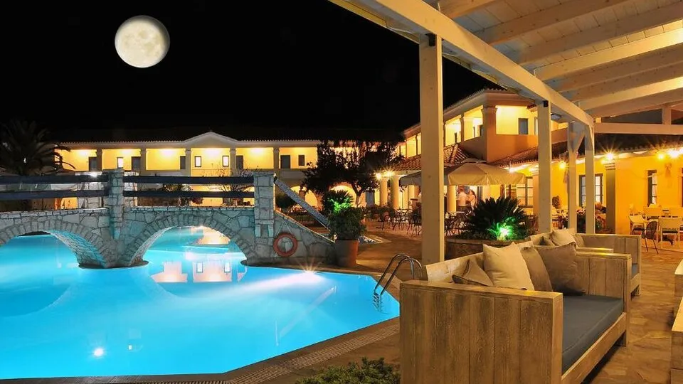 Karavostasi Beach, Karavostasi – Perdika, Grčka — fotografija 3