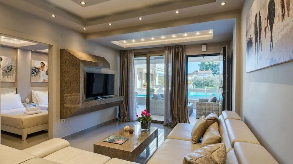 Kassandra Village Resort, Pefkohori, Grčka — Deluxe Two Bedroom Apartment Private Pool