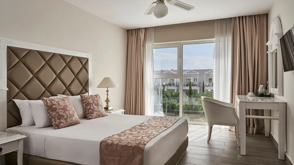 Sandy Villas, Agios Georgios, Grčka — Junior Suite Pool View