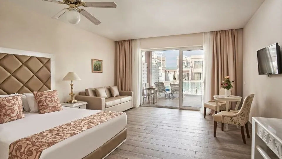 Sandy Villas, Agios Georgios, Grčka — Superior Room Swim-Up