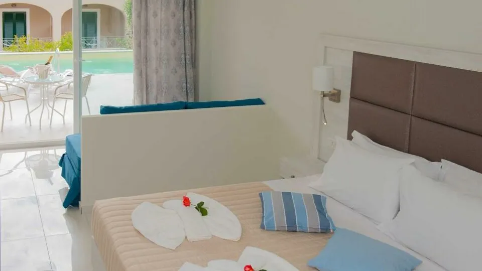 Ninos Amour Holiday Resort, Sidari, Grčka — Junior Suite Swim-Up