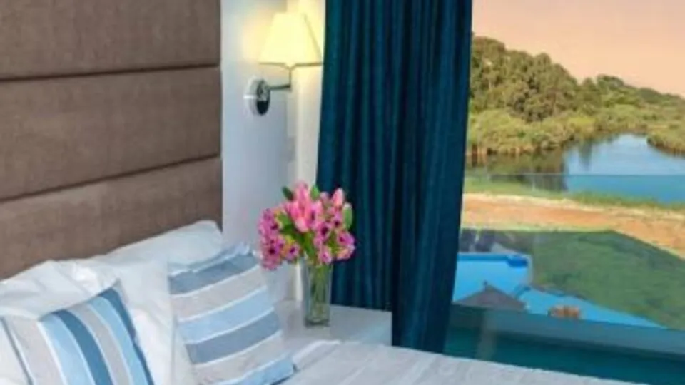 Ninos Laguna Holiday Resort, Aharavi, Grčka — 2-Bedroom Family Room Sliding Door Garden View