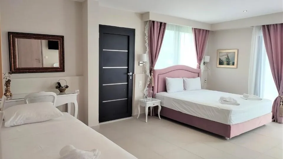Light Blue Luxury Apartments, Nea Kalikratija, Grčka — Suite with Jacuzzi