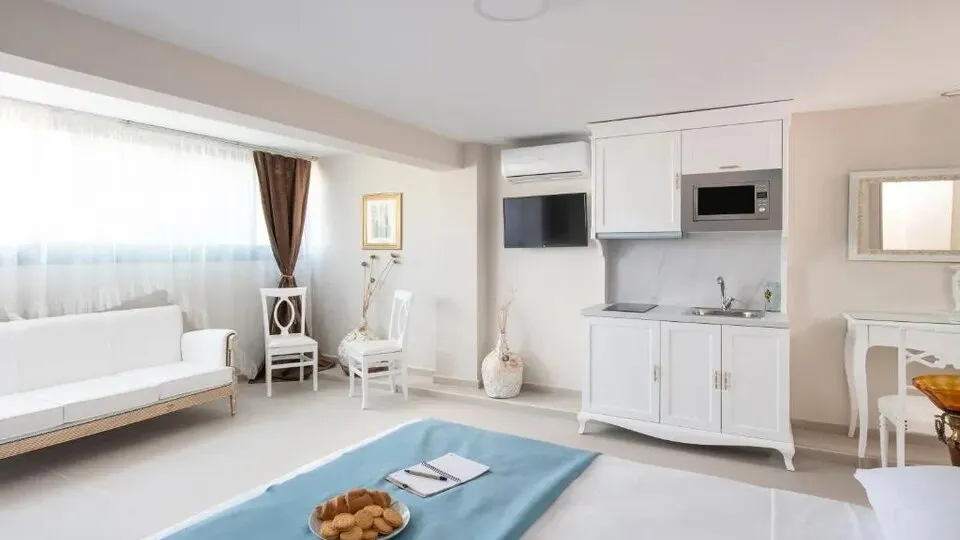Mykoniatika Villas, Nea Kalikratija, Grčka — White Suite