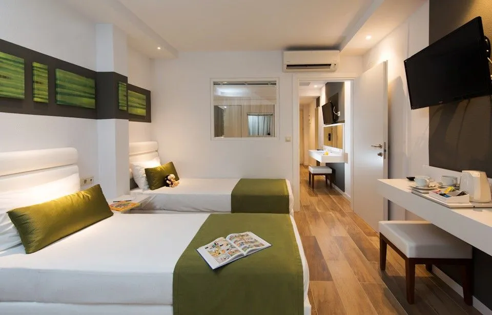 Fodele Beach and Waterpark Holiday Resort, Fodele, Grčka — Superior Family Room
