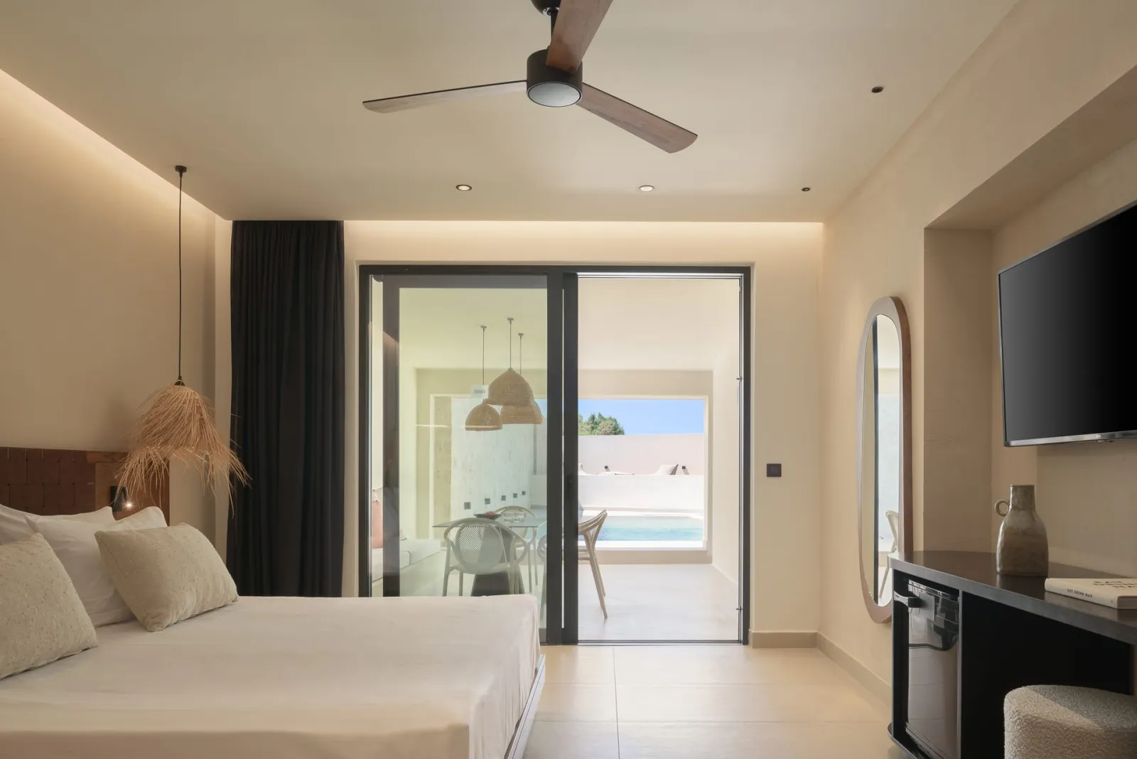 Fodele Beach and Waterpark Holiday Resort, Fodele, Grčka — VIP Suite with Private Pool