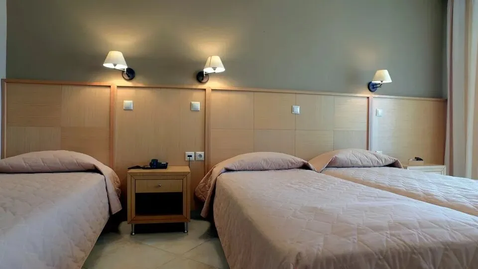 Evia Hotel & Suites, Marmari, Grčka — Triple Room