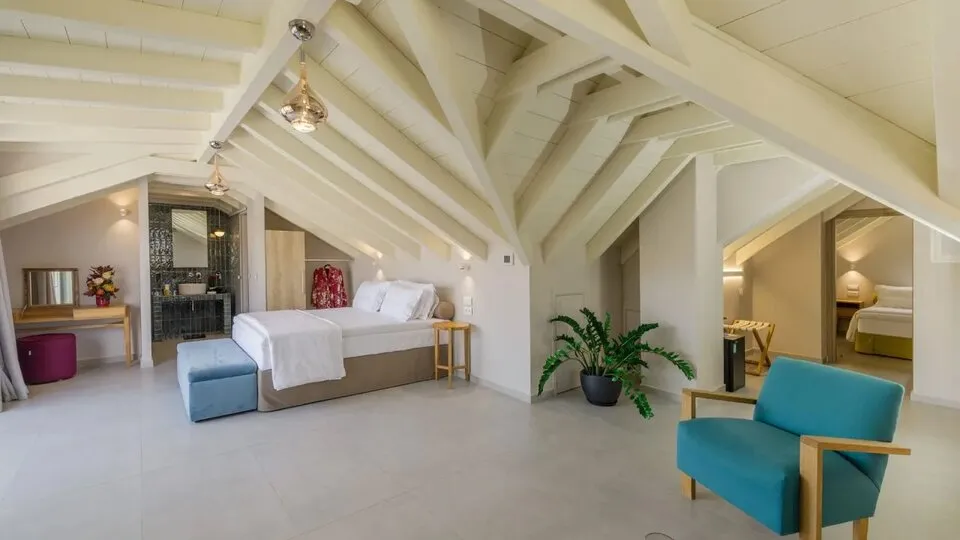 Ionian Plaza Hotel & Spa, Argostoli, Grčka — Superior Family Suite with Outdoor Hot Tub