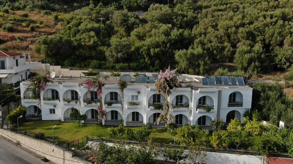 Spiros Studios, Lihnos, Parga