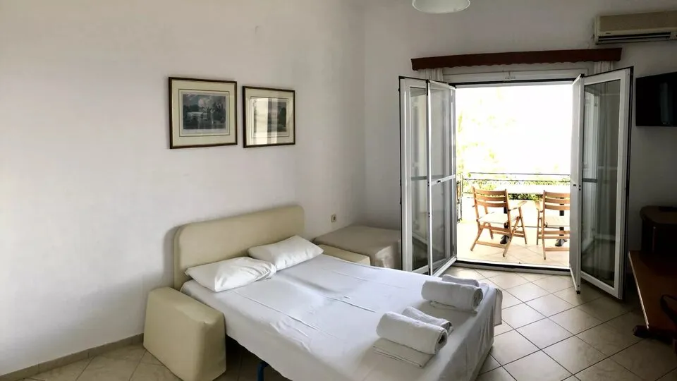 Spiros Studios, Lihnos, Parga, Grčka — Apartment on the Ground Floor
