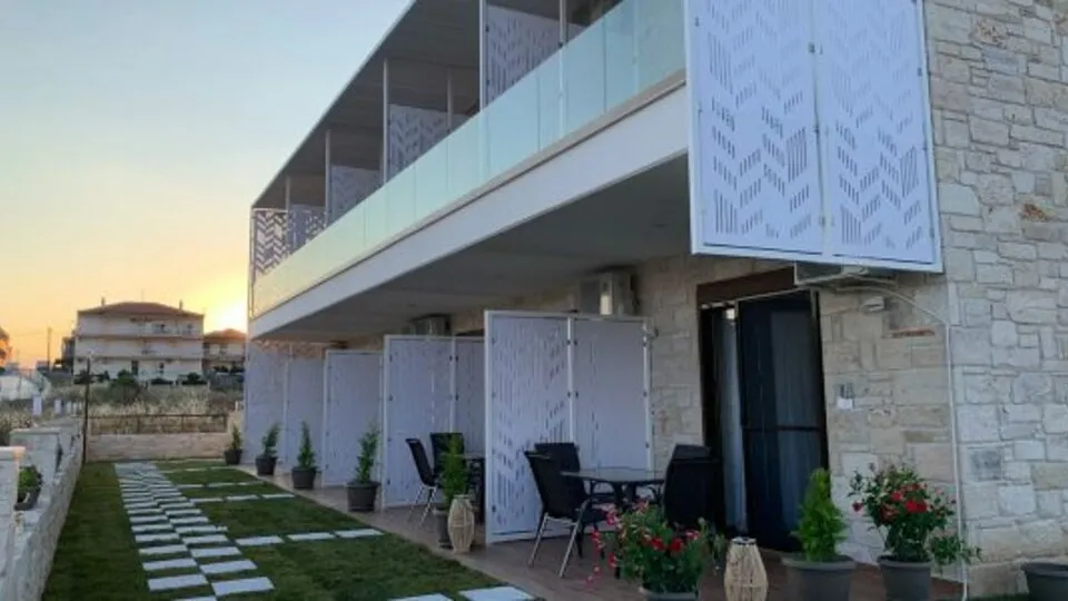 Delejo Resort & Suites, Nea Flogita