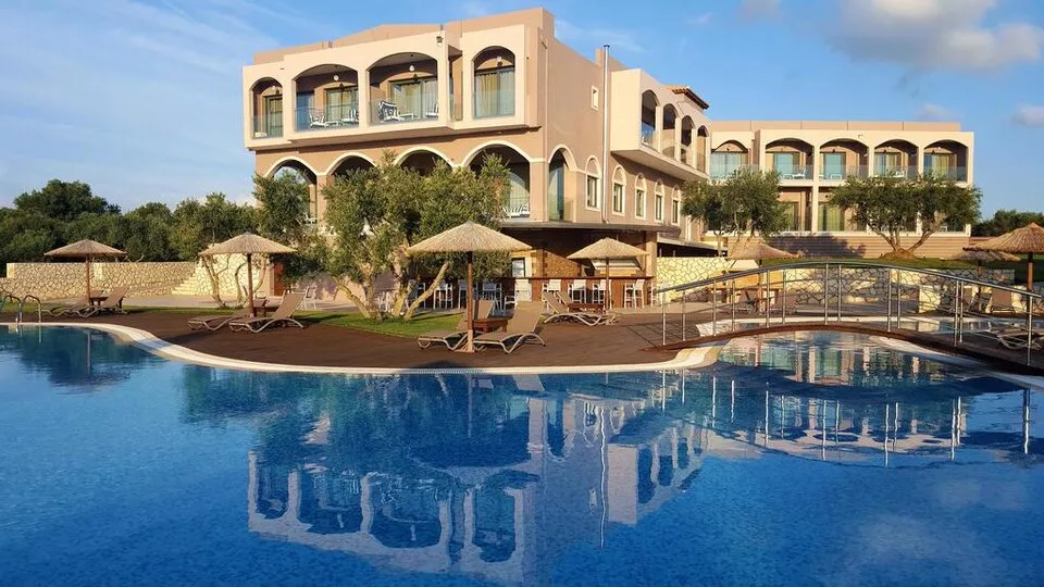Elegance Luxury Executive Suites, Tragaki