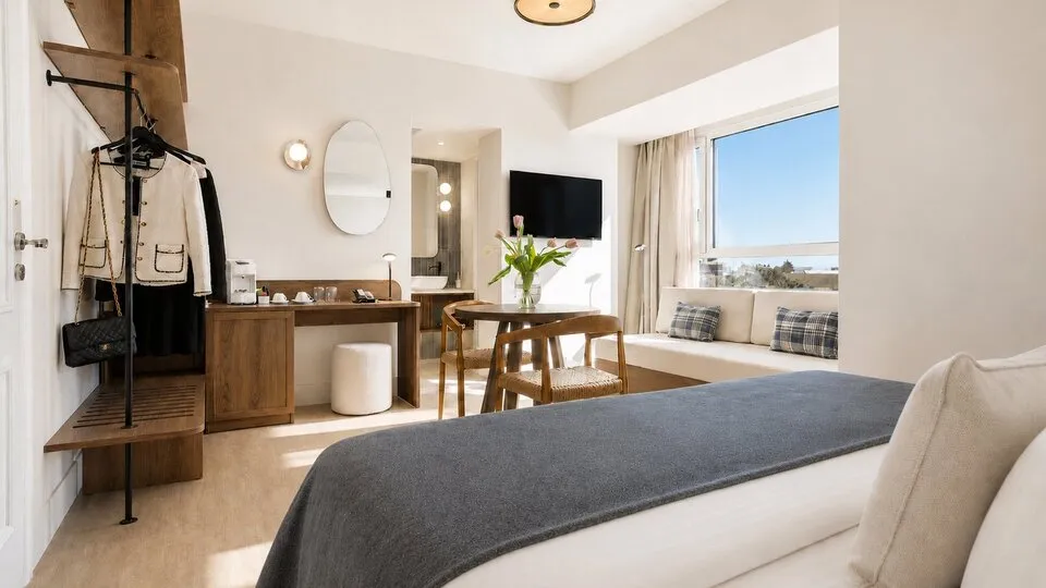 Metaxa - Urban Boutique Living, Iraklion, Grčka — Azure Sea View Suite