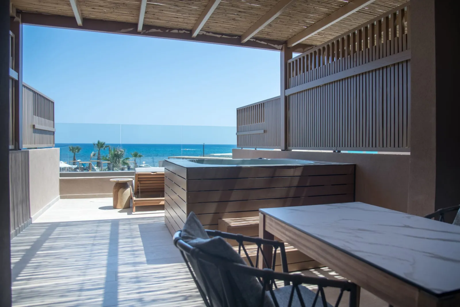 Senseana Sea Side Resort & Aquadventure, Iraklion, Grčka — Petite Suite Sea View with Outdoor Hot Tub