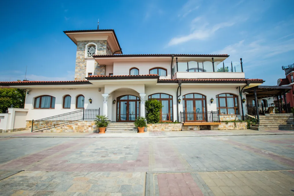 Helena Sands, Sunčev Breg, Bugarska