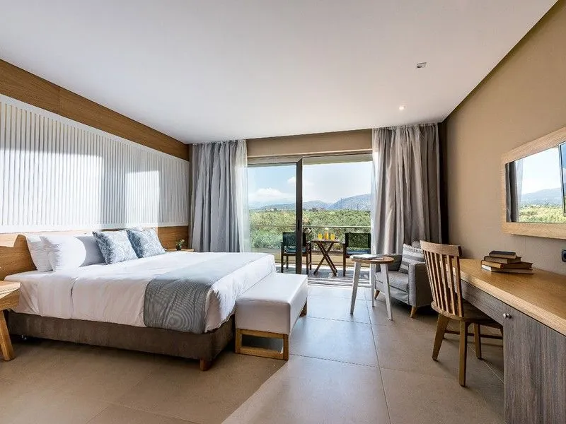 Stella Palace Resort and Spa, Iraklion, Grčka — Family Room with Two Bedrooms and Hot Tub