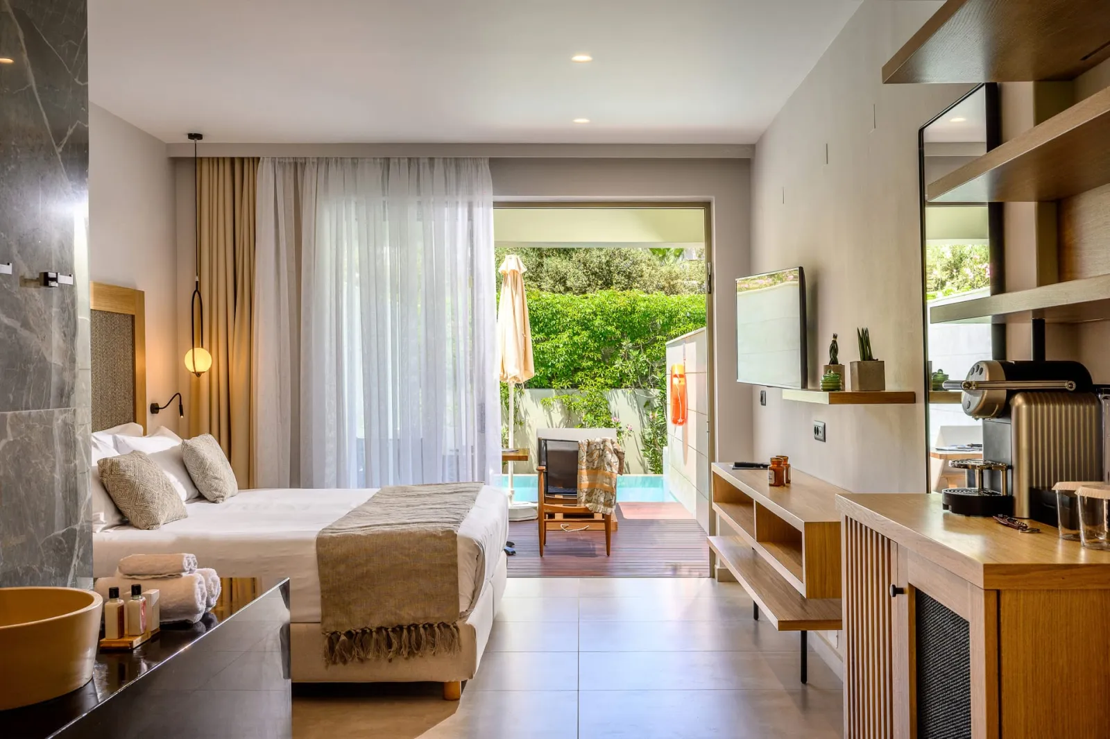 Stella Palace Resort and Spa, Iraklion, Grčka — Suite with Private Pool