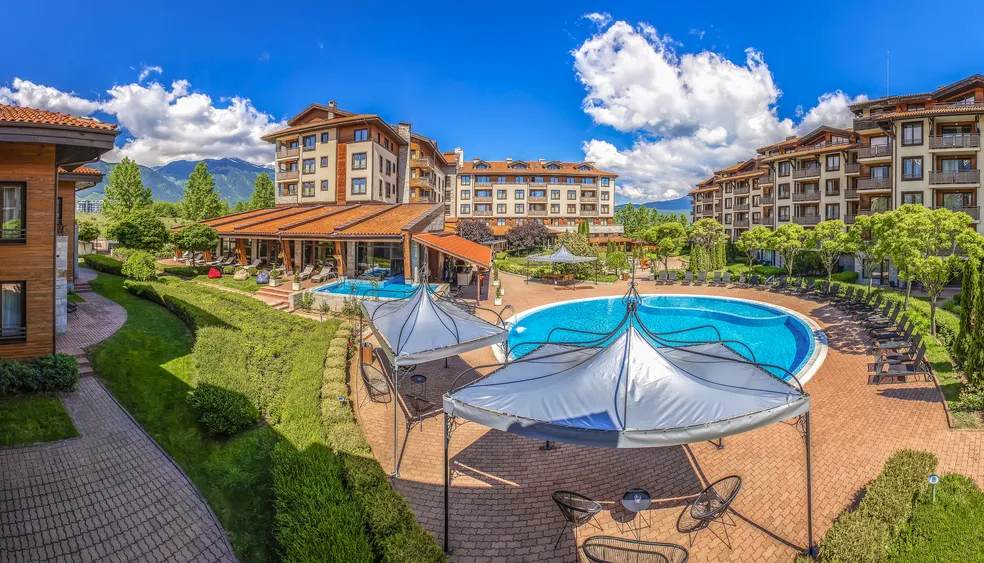 Murite Club Hotel, Razlog