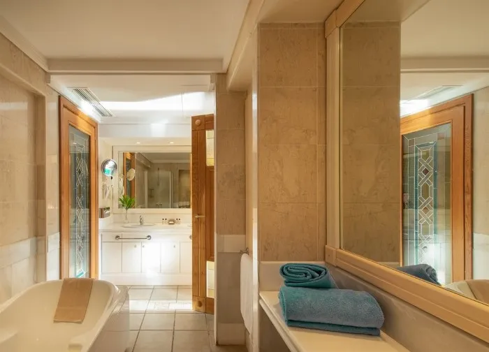 Mitsis Royal Mare, Iraklion, Grčka — Suite Sharing Pool