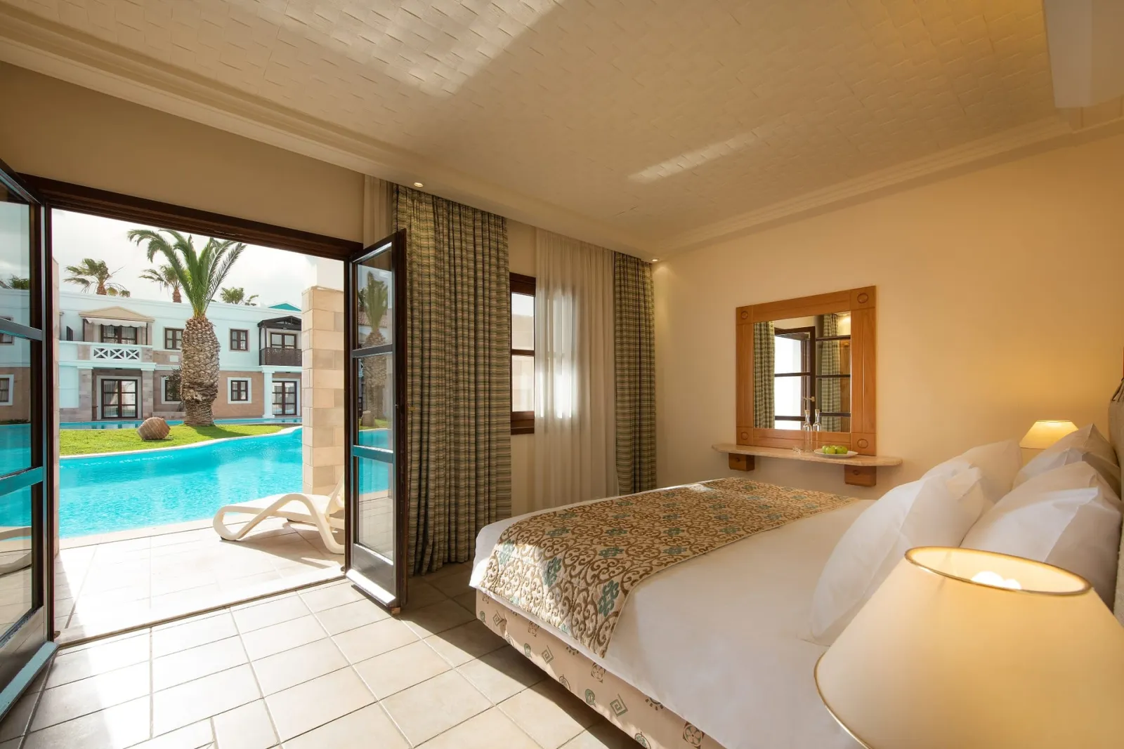 Mitsis Royal Mare, Iraklion, Grčka — Suite Sharing Pool