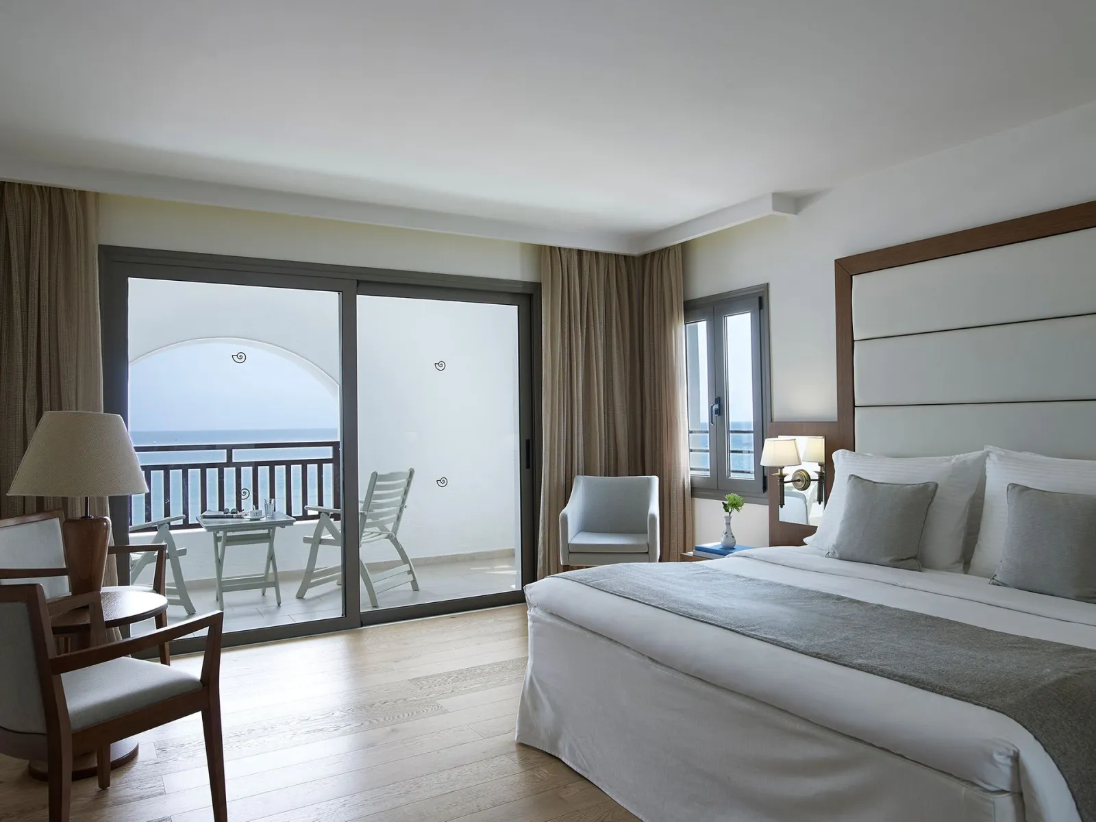 Creta Maris Resort, Hersonisos, Grčka — Premium Sea View Suite (Selected rooms will be renovated for 2027)