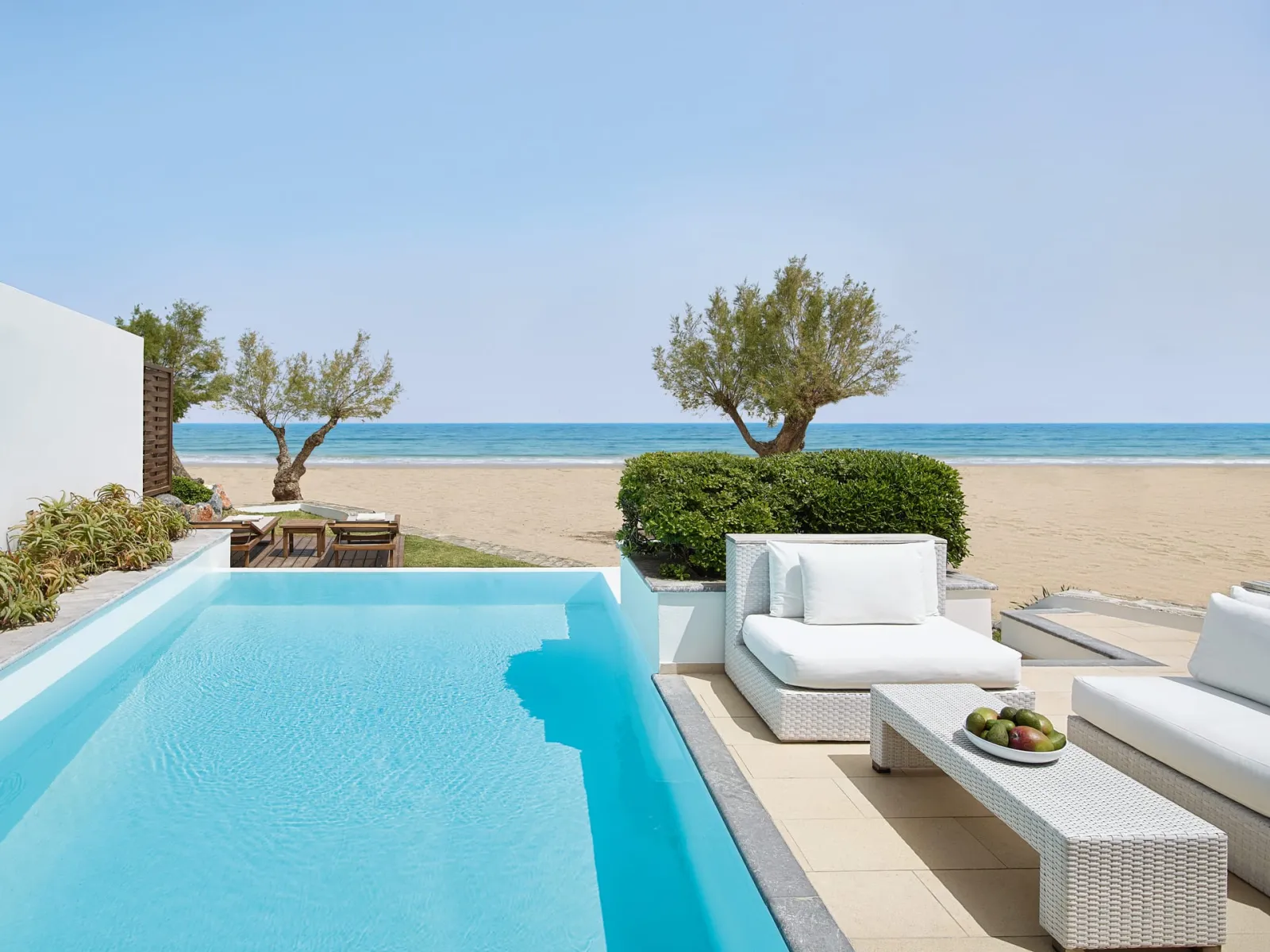Amirandes a Grecotel Resort to Live, Guves, Grčka — 3 Bedroom villa beachfront with private pool