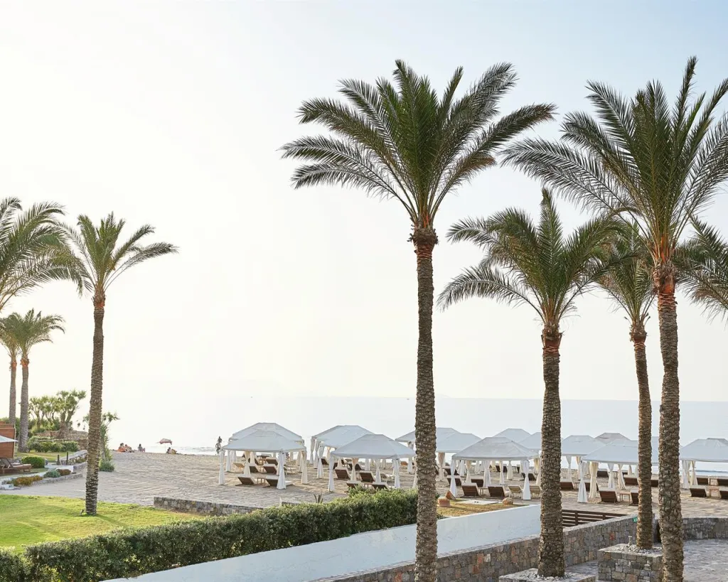 Amirandes a Grecotel Resort to Live, Guves, Grčka — plaža