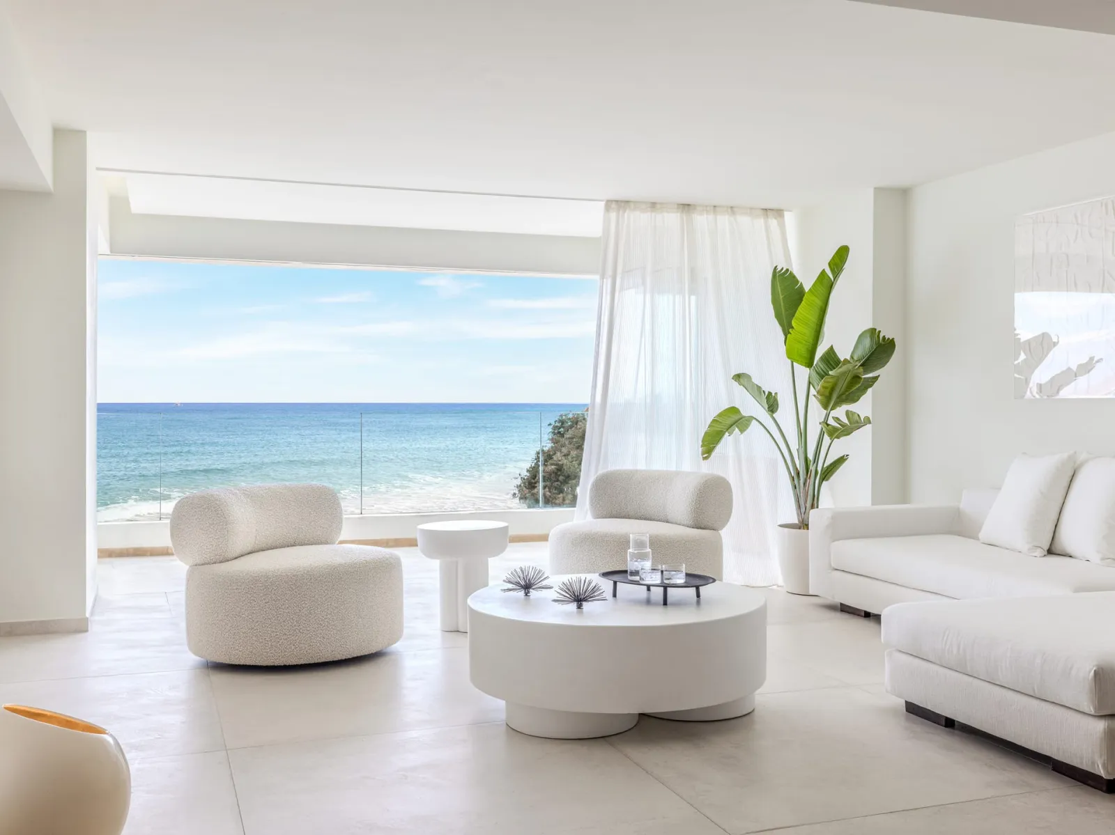 Amirandes a Grecotel Resort to Live, Guves, Grčka — Amirandes White Suite