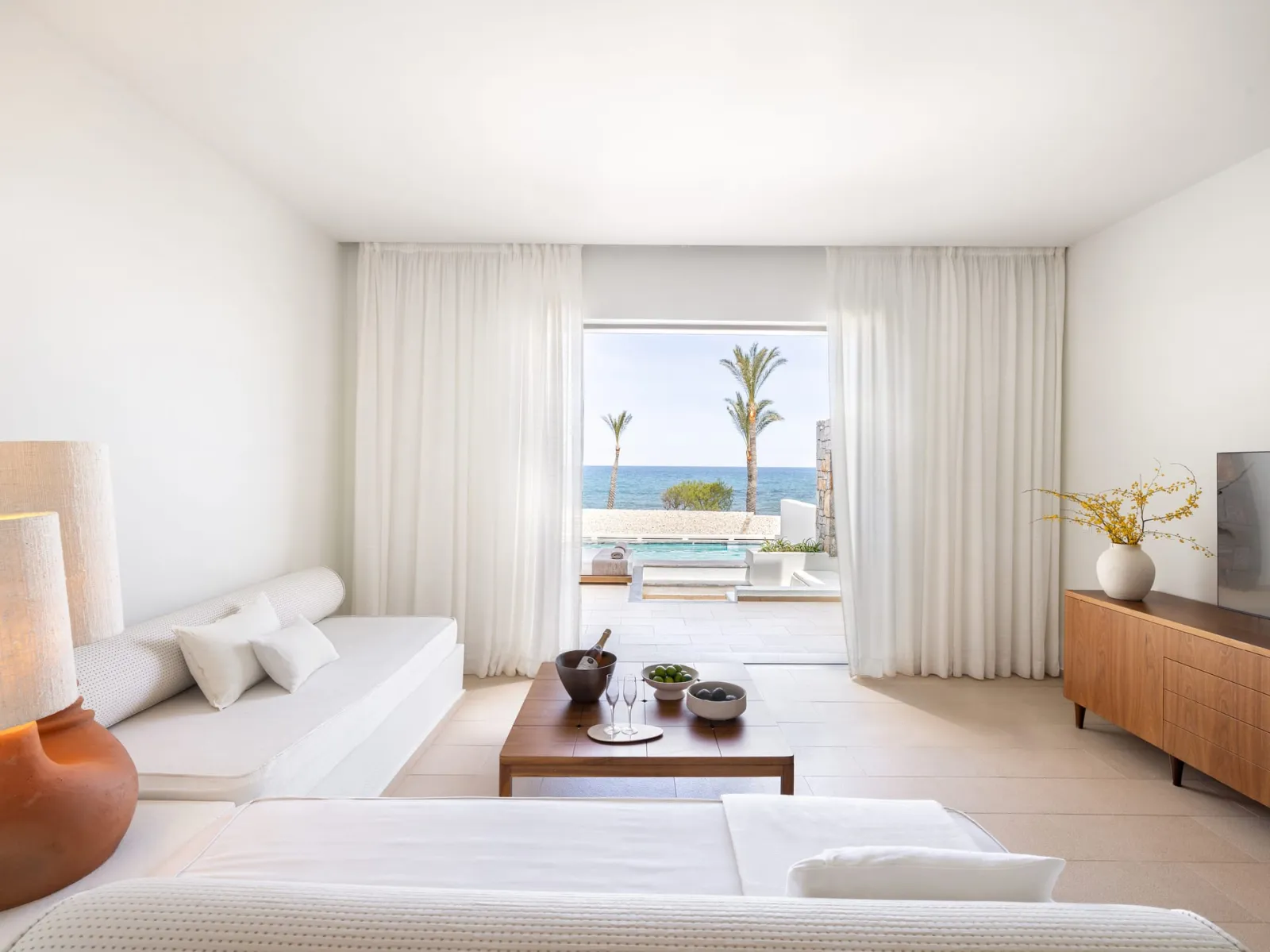 Amirandes a Grecotel Resort to Live, Guves, Grčka — Dream villa with sea view and private pool