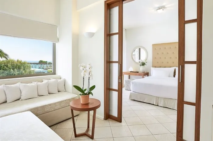 Amirandes a Grecotel Resort to Live, Guves, Grčka — Family Room Luxury Mountain View