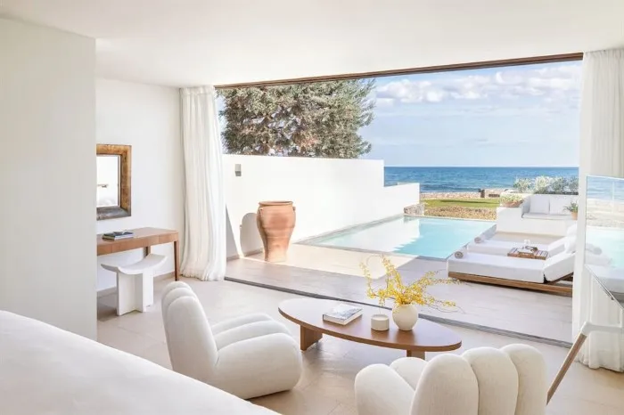 Amirandes a Grecotel Resort to Live, Guves, Grčka — Junior Suite Private Pool & Gym Water Front