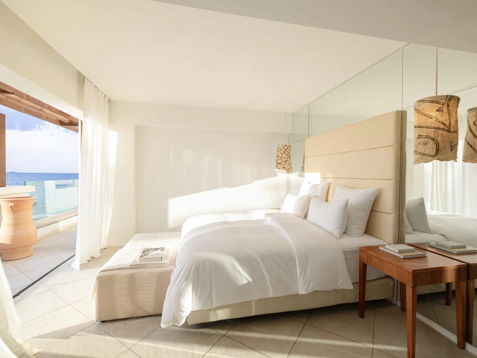 Amirandes a Grecotel Resort to Live, Guves, Grčka — Luxury Room Side Sea View or Lagoon View