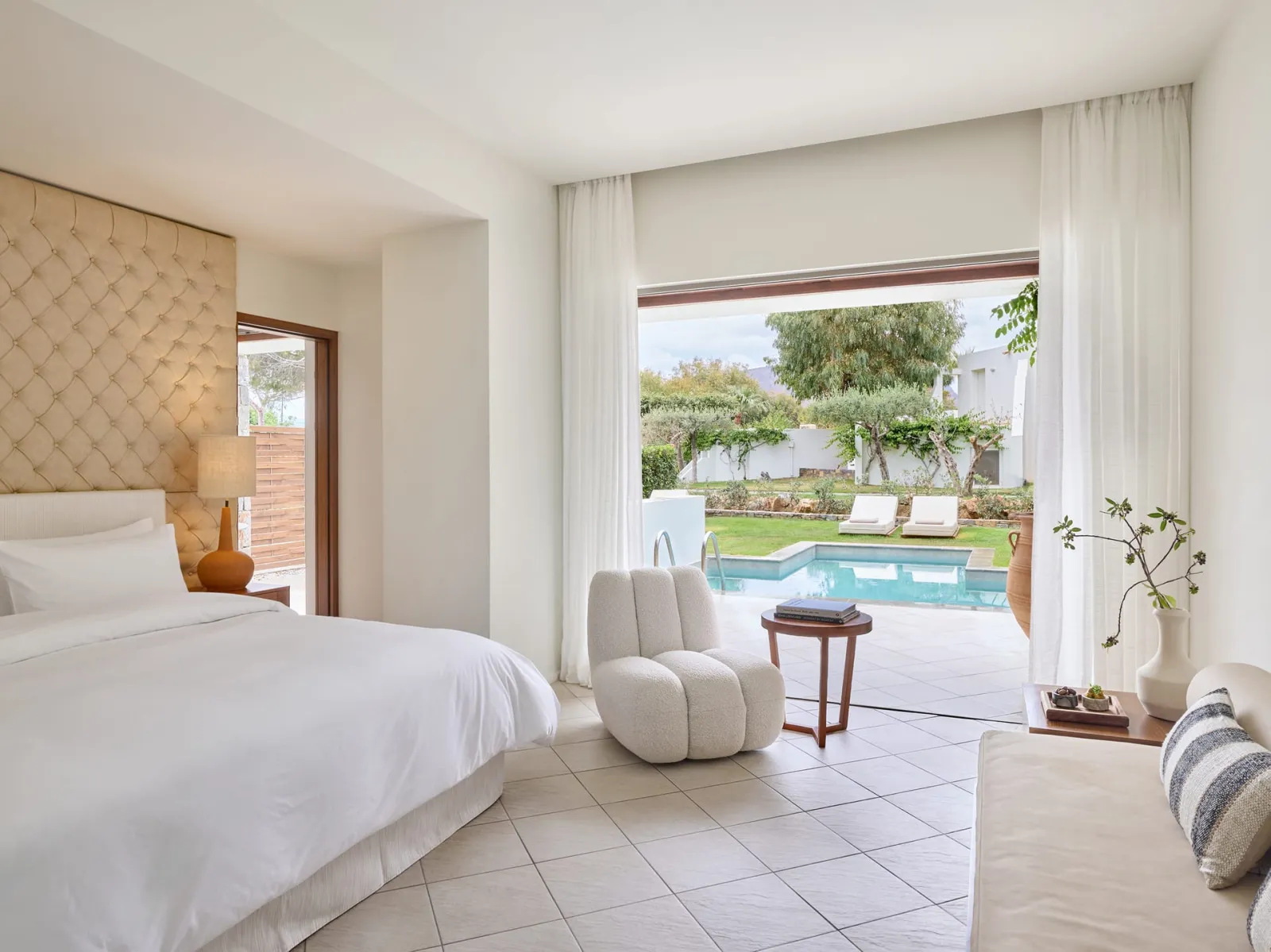 Amirandes a Grecotel Resort to Live, Guves, Grčka — Swim up 2- bedroom suite