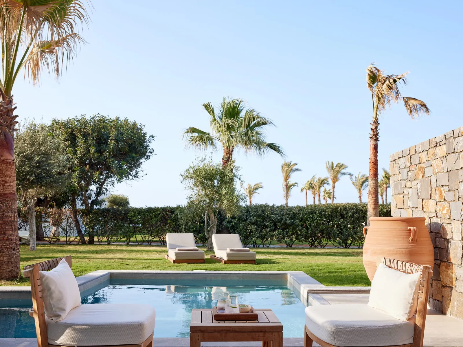 Amirandes a Grecotel Resort to Live, Guves, Grčka — Swim up family room with Garden