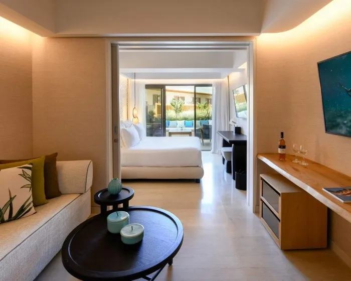 Mitsis Selection Rinela, Gurnes, Grčka — Family Suite Private Courtyard