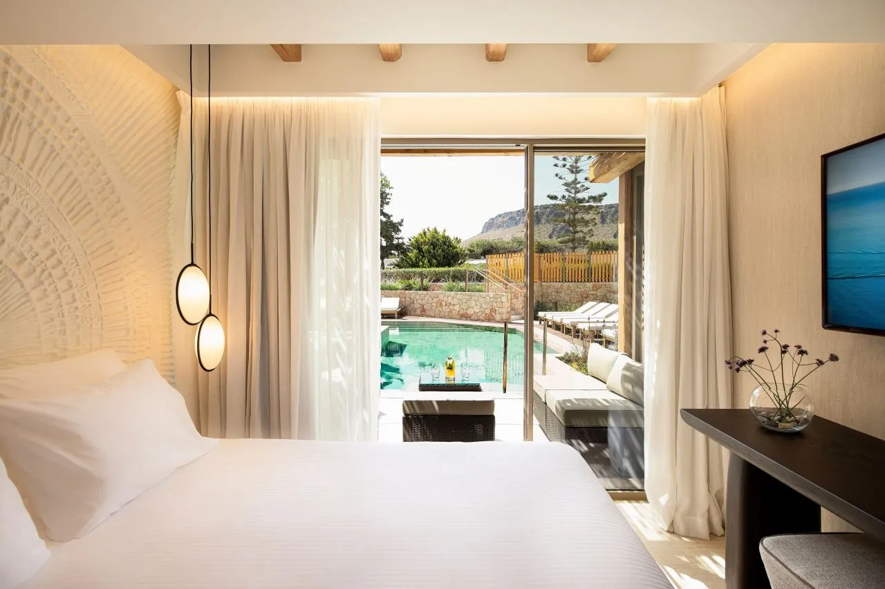 Mitsis Selection Rinela, Gurnes, Grčka — Family Suite Swim Up Sharing Pool