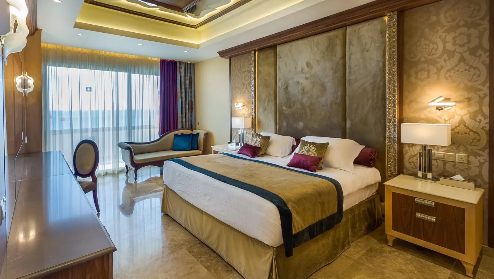 Adams Beach Hotel, Aja Napa, Kipar — King Suite