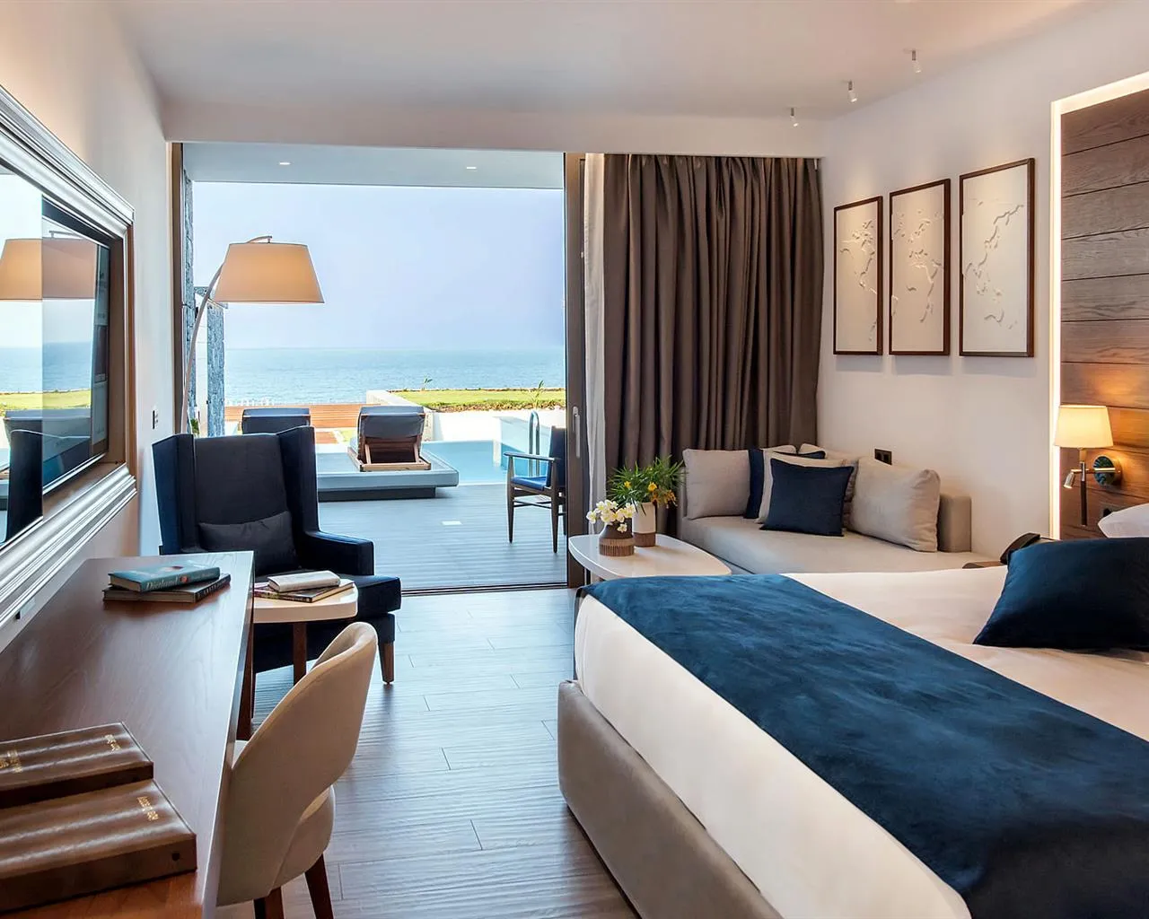 Nana Princess Suites Villas & Spa, Kutulufari, Grčka — Junior Suite  Deluxe Private Heated Pool /Suites Collection Pool Front Sea View