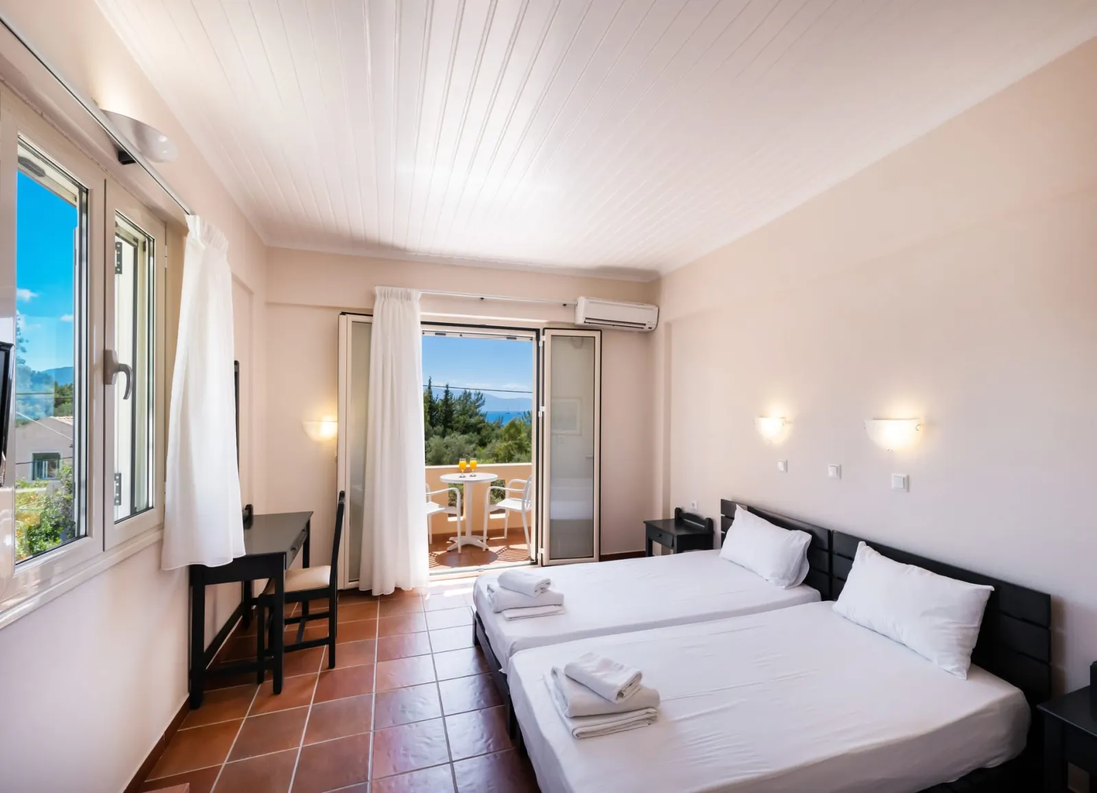 Ionion Hotel, Nikiana, Grčka — Double or Twin Room Sea View