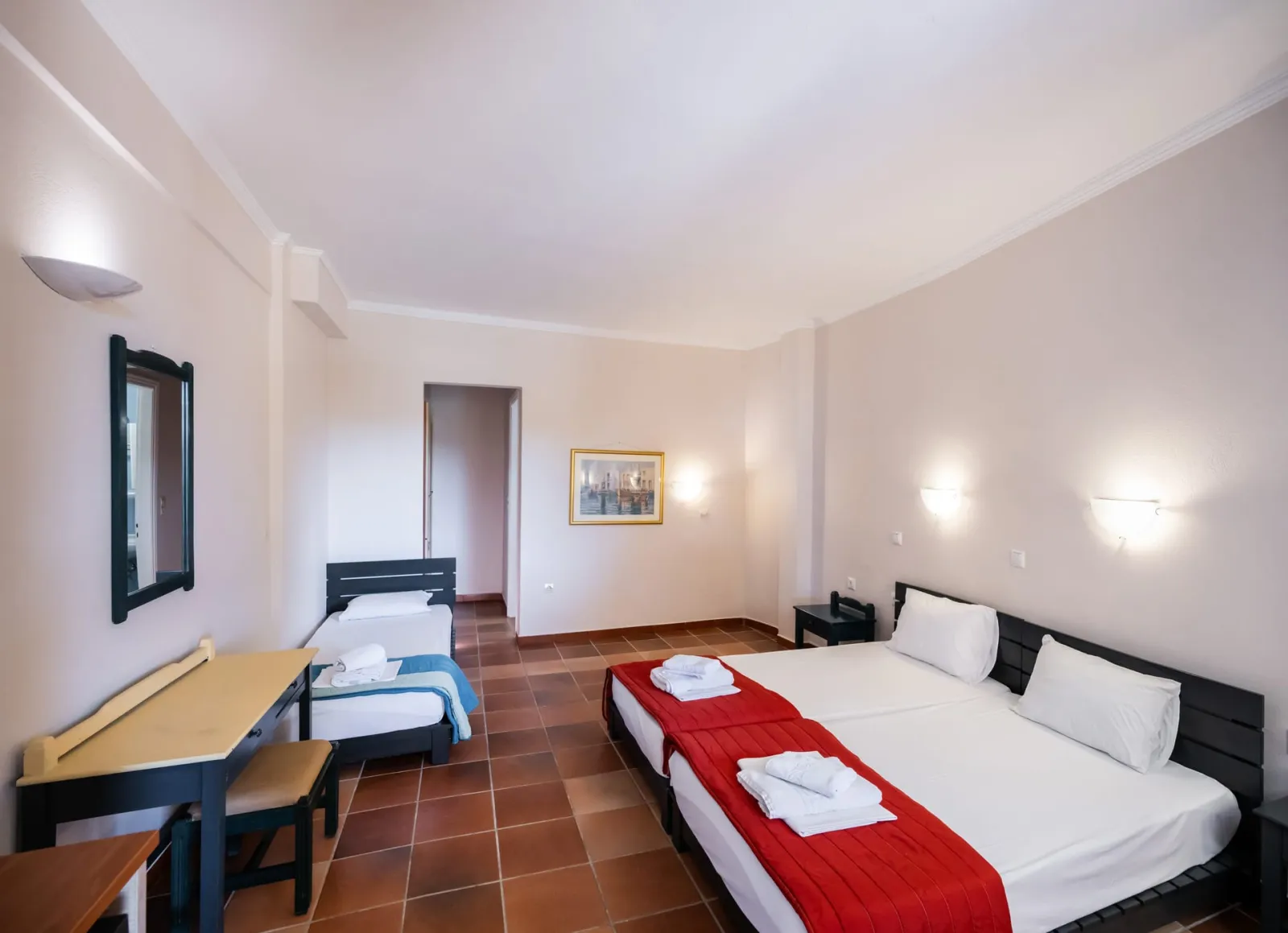 Ionion Hotel, Nikiana, Grčka — Triple Room Mountain View