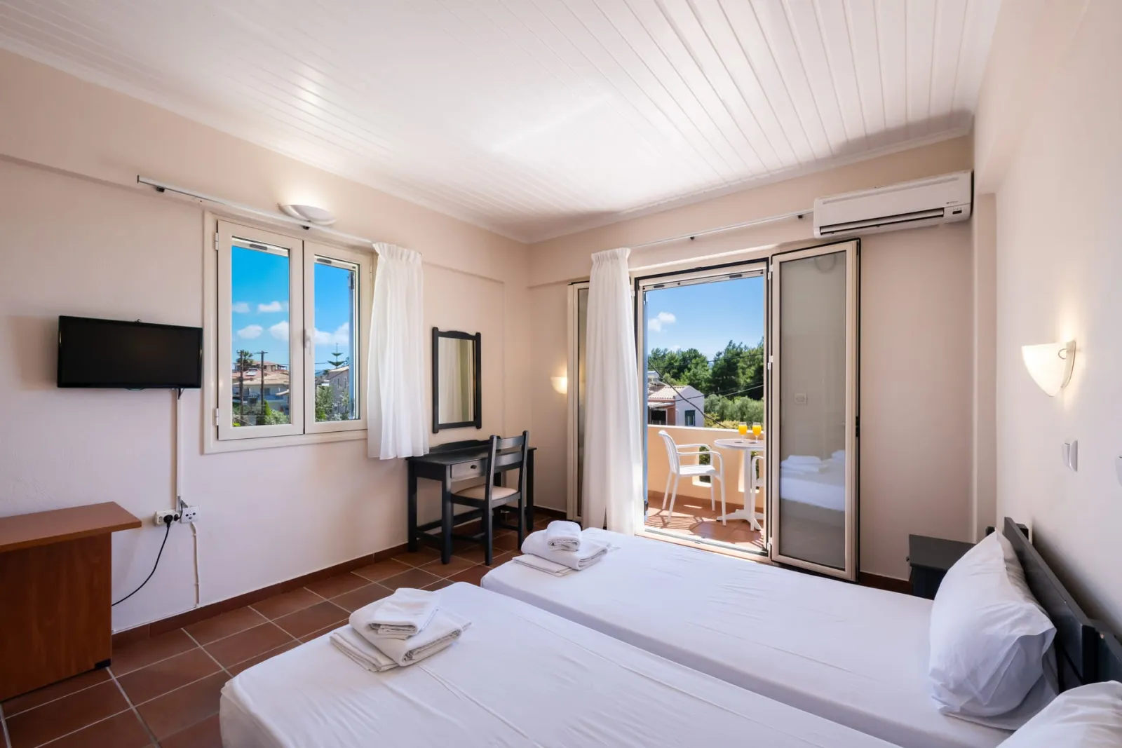 Ionion Hotel, Nikiana, Grčka — Triple Room with Sea View