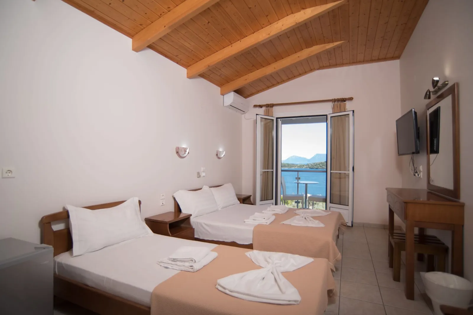 Oasis Hotel Lefkada, Nidri, Grčka — Triple Room with Sea View