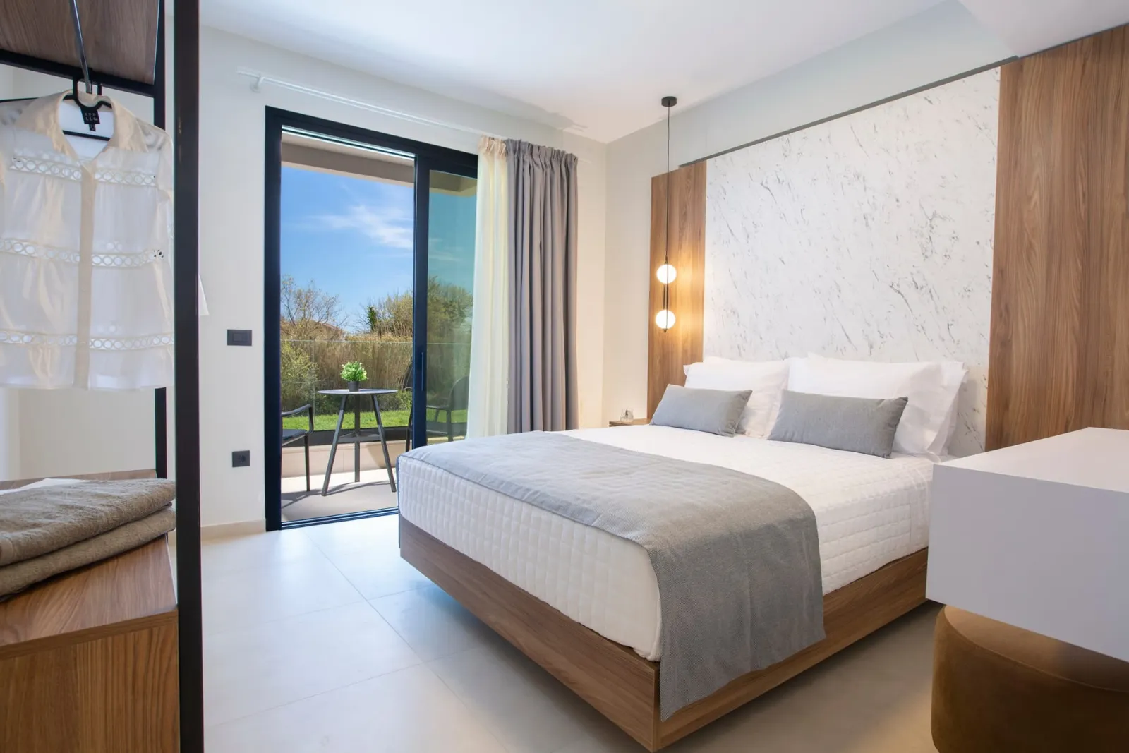 Arente Apartments, Lefkada grad, Grčka — One Bedroom Apartment with Living Room and Balcony
