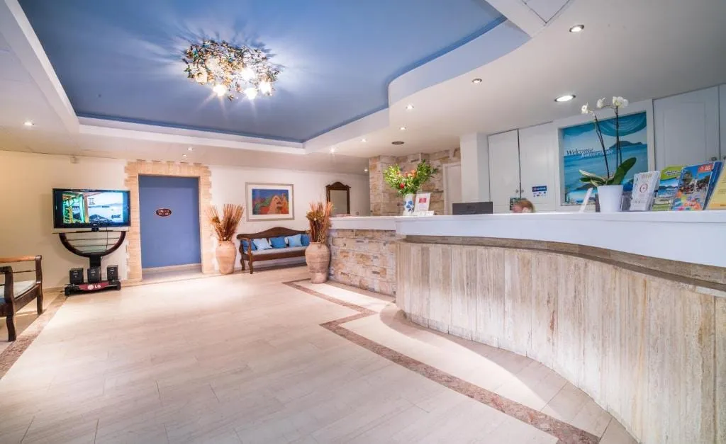Porto Koukla Beach Hotel, Porto Koukla, Lithakia, Grčka — plaža