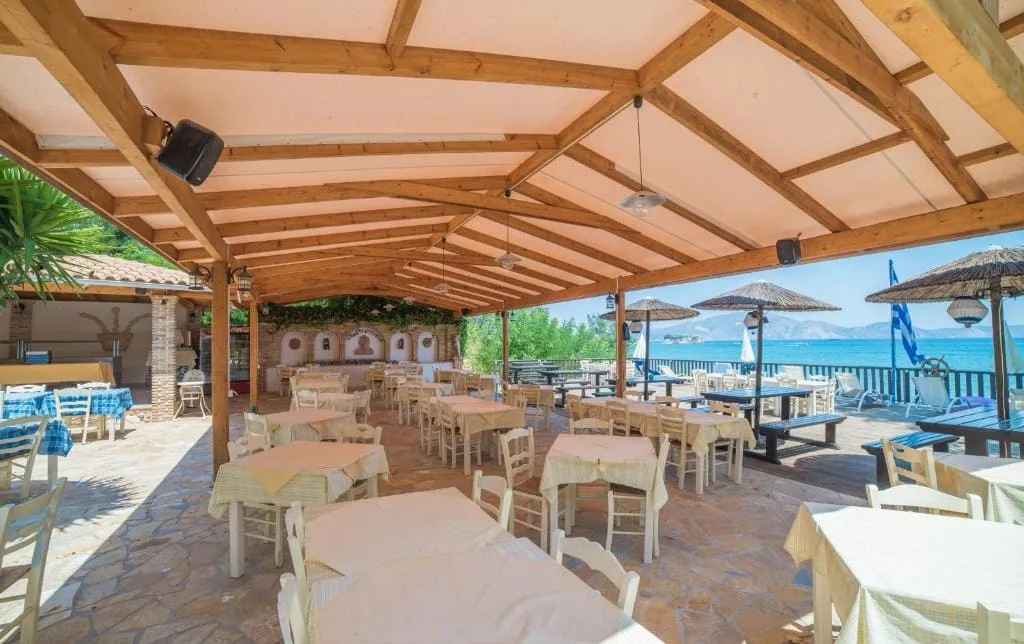 Porto Koukla Beach Hotel, Porto Koukla, Lithakia, Grčka — plaža