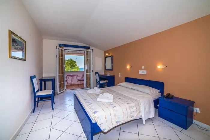 Porto Koukla Beach Hotel, Porto Koukla, Lithakia, Grčka — Family Room