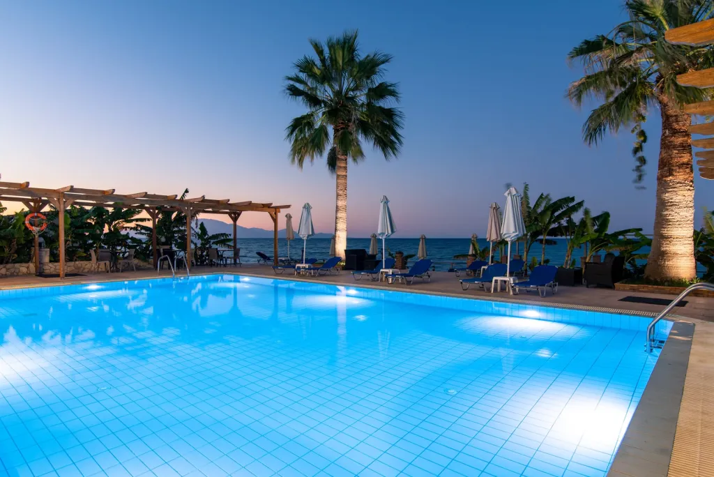 Belussi Beach Hotel & Suites, Drosia, Kipseli, Grčka — plaža